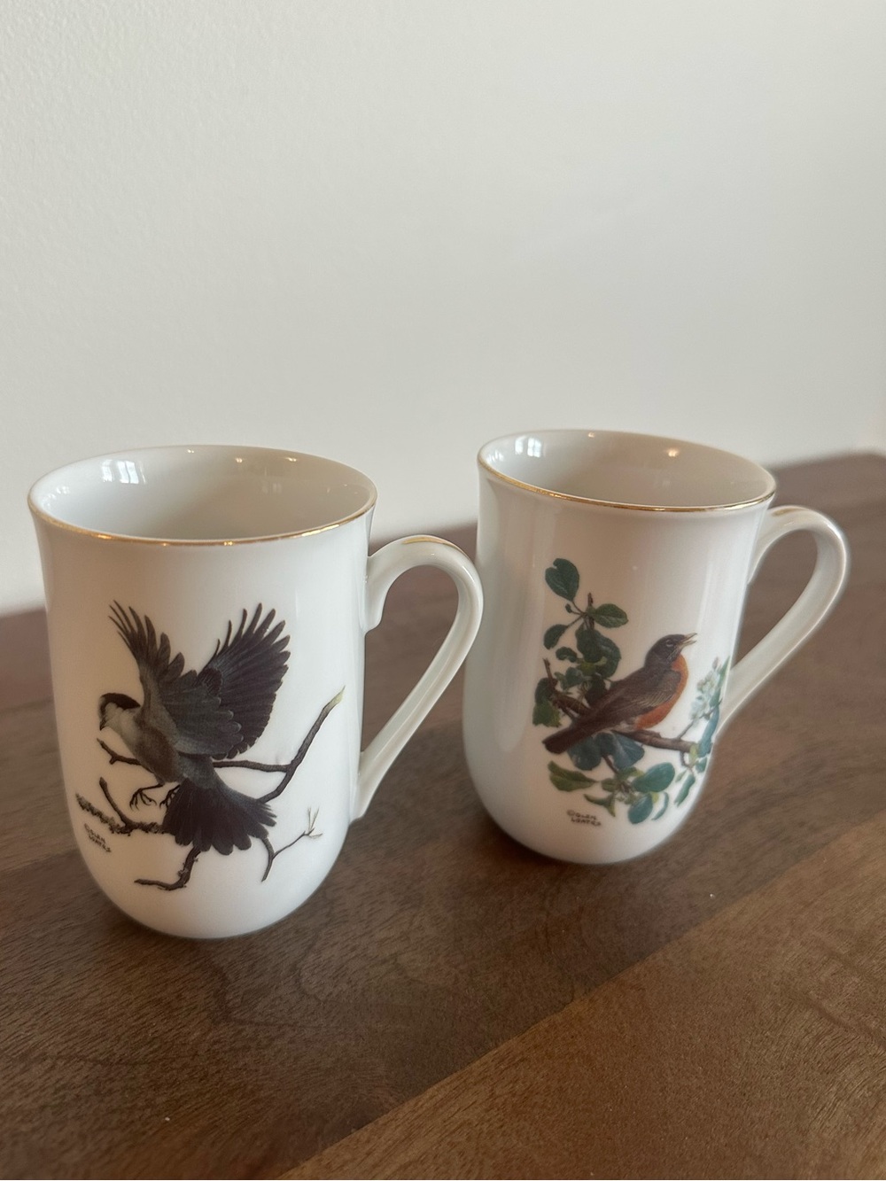 Vintage Viletta White Glen Loates Porcelain Bird Coffee/Tea Mugs w/Gold Trim x2